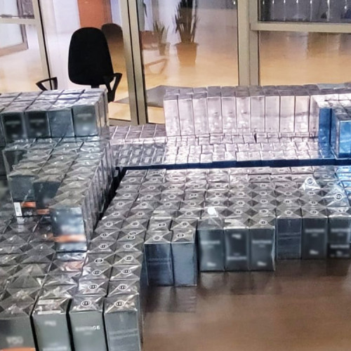 Peste 1.700 de obiecte contrafăcute, confiscate în două acțiuni la granița de la Constanța