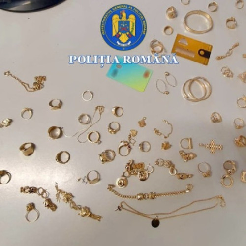 Suspecți prinși la graniță după un furt de bijuterii și bani în Bacău