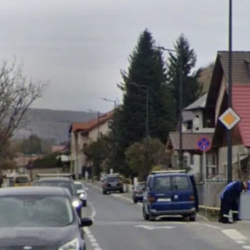 Trotuarele ocupate de mașini pe Valea Seacă pun în pericol siguranța pietonilor