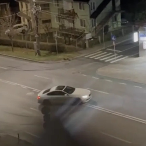 Șofer face drifturi periculoase în miez de noapte pe strada Corneliu Coposu din Cluj-Napoca