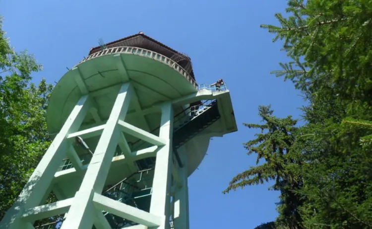 Femeie găsită în stop cardio-respirator la baza turnului din Cluj