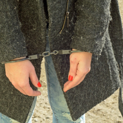 Femeie din Bistrița-Năsăud reținută pentru comercializarea ilegală a cremelor cu mercur