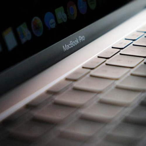 Apple lansează procesorul M5 în noul MacBook Pro 14” cu performanțe superioare