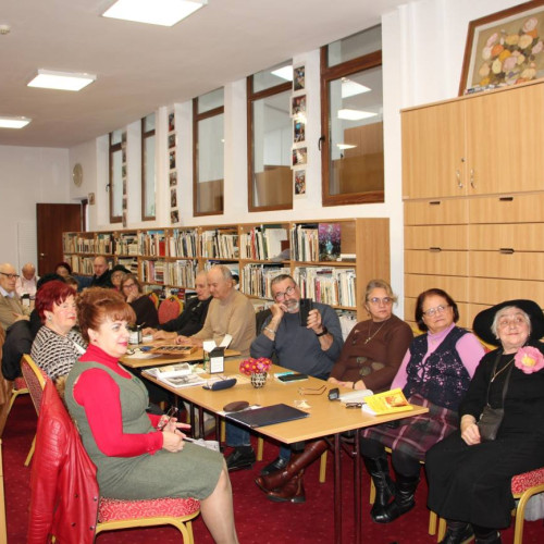 Clubul Seniorilor din Dâmbovița a sărbătorit toamna cu o întâlnire dedicată Reginei Maria