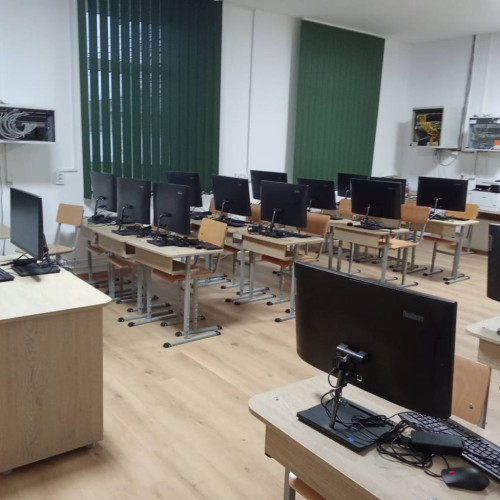 Școala din Butimanu dotată cu mobilier nou și va primi microbuz școlar modern