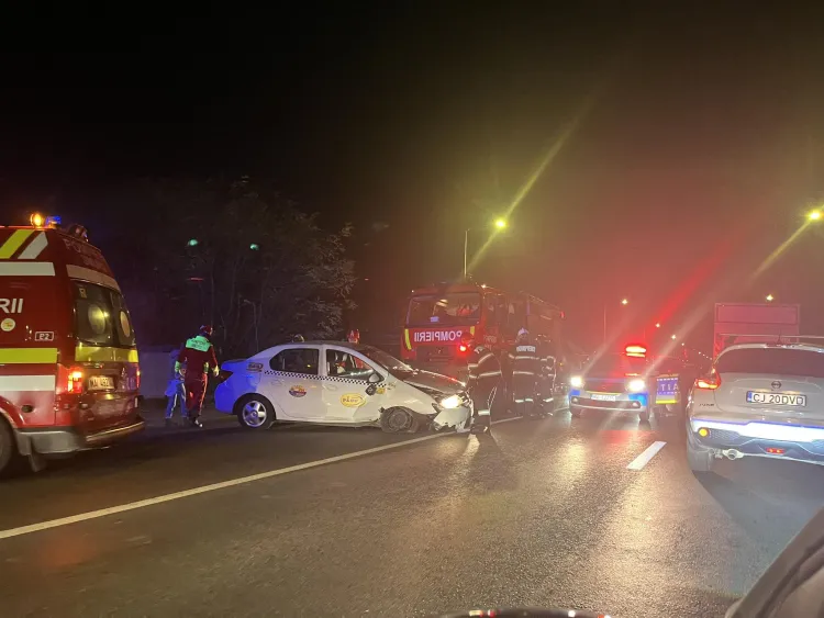 Accident cu taxi în zona Dennver din Cluj-Napoca blochează traficul intens
