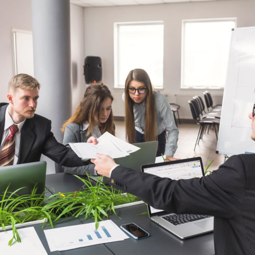 Liderii coaliției decid reducerea cu 10% a cheltuielilor de personal în administrație