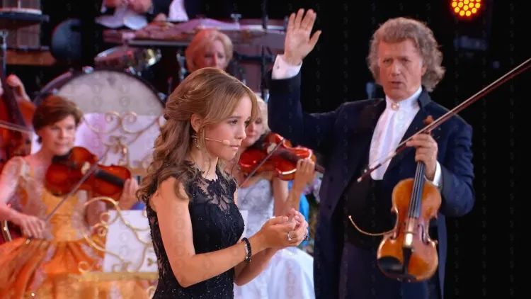 Emma Kok, adolescenta cu gastropareză, a impresionat publicul la concertul André Rieu de la Cluj