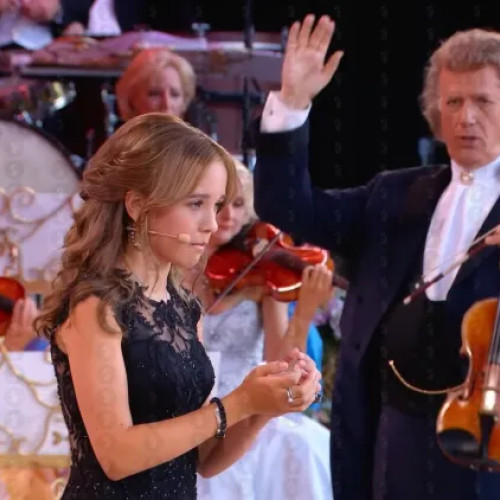 Emma Kok, adolescenta cu gastropareză, a impresionat publicul la concertul André Rieu de la Cluj