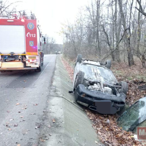 Accident rutier la Cerbu: șofer rănit și autoturism răsturnat