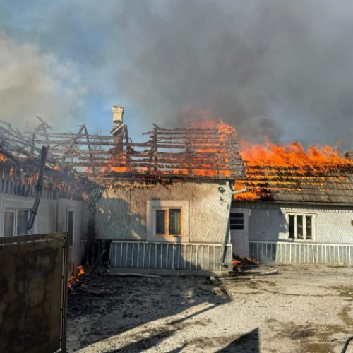 Incendiu în comuna Călinești afectează o locuință și două persoane