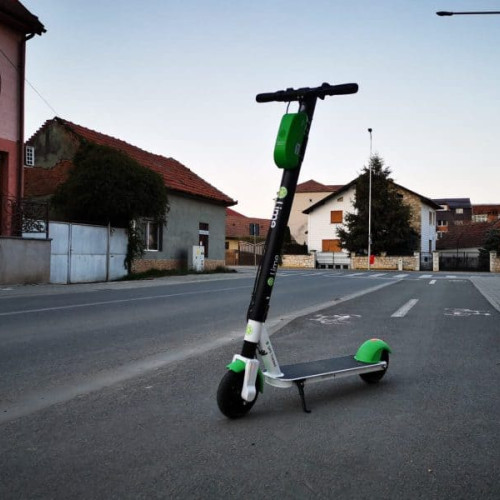 Guvernul introduce reguli stricte pentru circulația trotinetelor electrice pe drumurile publice