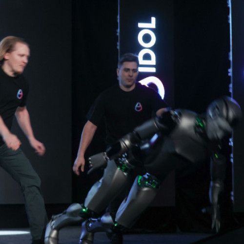 Robotul umanoid rusesc cu inteligență artificială a căzut pe scenă la lansare