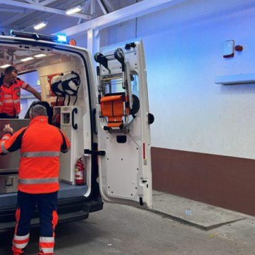 Profesor transportat de urgență de la Colegiul Mihai Eminescu după ce a acuzat o stare de rău