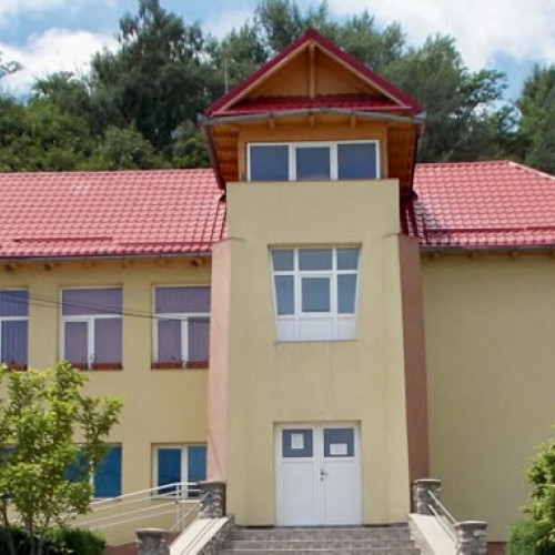 Proprietarii din Mioarele primesc gratuit noile cărți funciare în cadrul unui program național