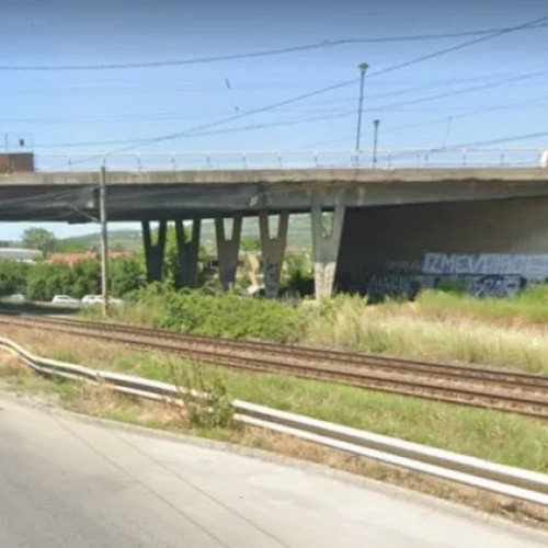 Clujenii riscă accidente pe o pantă abruptă fără trotuar în zona podului Ira