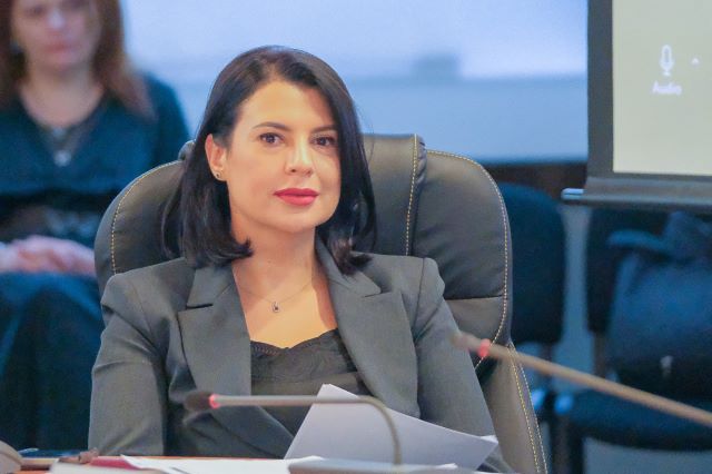 Consilier PSD brașovean susține programul de igienă gratuită pentru eleve și critică acțiunile politice