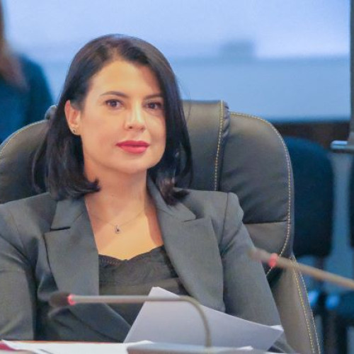 Consilier PSD brașovean susține programul de igienă gratuită pentru eleve și critică acțiunile politice