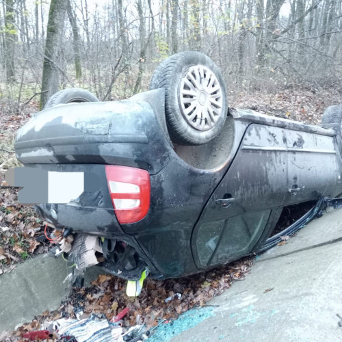 Botoșănean rănit după ce a pierdut controlul mașinii pe DJ 208 H în Cerbu