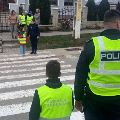 Patrula școlară sprijină siguranța elevilor la Răucești