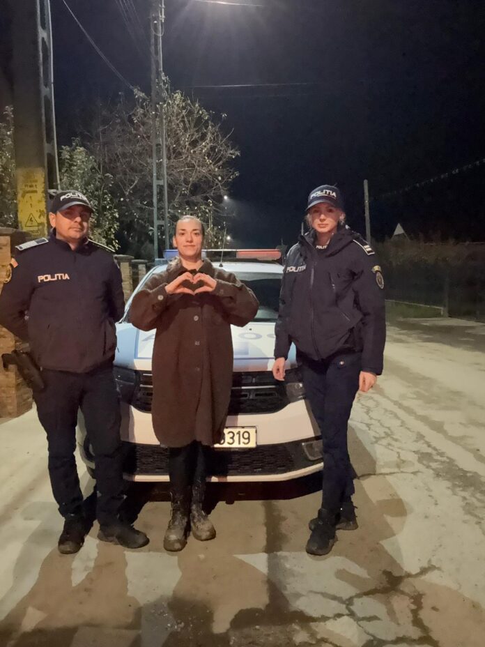 O tânără rătăcită și blocată cu mașina în pădure, salvată de polițiști în Mărgineni