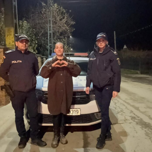 O tânără rătăcită și blocată cu mașina în pădure, salvată de polițiști în Mărgineni