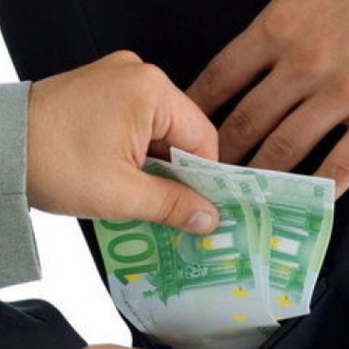 Polițiștii din Români au refuzat o mită de 200 euro pentru transport ilegal de animale