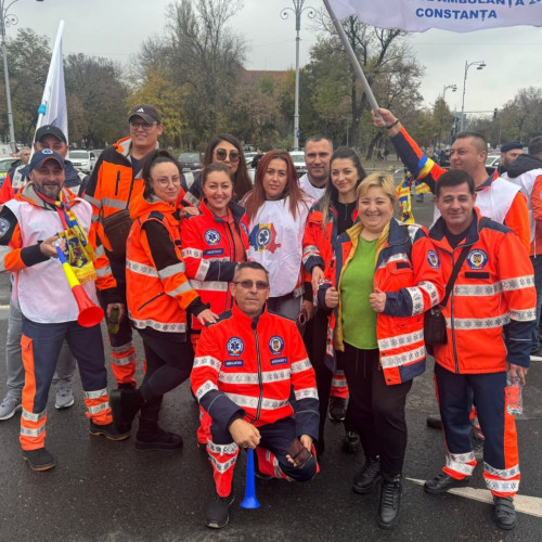 Sindicaliștii din ambulanță protestează la Ministerul Sănătății pentru drepturile lor