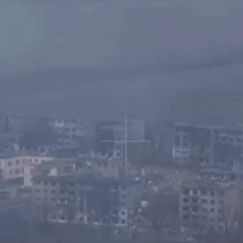 Bombardamente intense distrug orașul Mirnohrad în regiunea Donețk