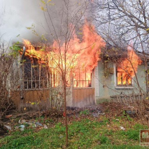 Incendiu puternic într-o gospodărie din Hănești, casa distrusă complet