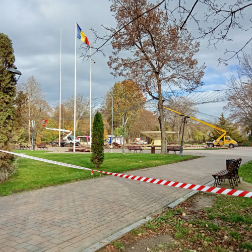 Restricții pietonale în Grădina Publică pentru pregătirea iluminatului festiv