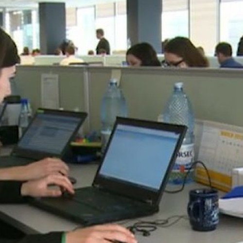 Camera Deputaților aprobă dublarea numărului de internshipuri pentru tineri