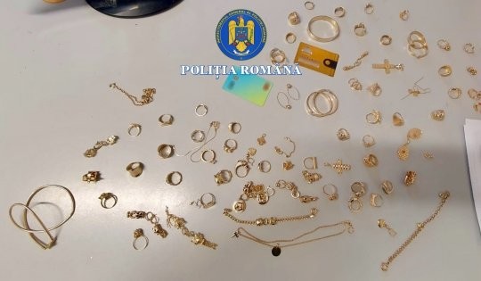 Două persoane reținute în Bacău pentru un furt calificat de 200.000 de lei