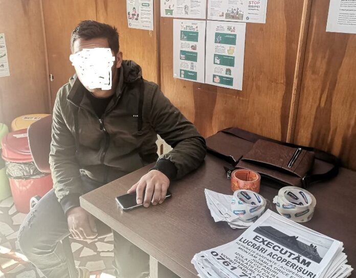 Cinici prinși lipind afișe publicitare neautorizate în Focșani
