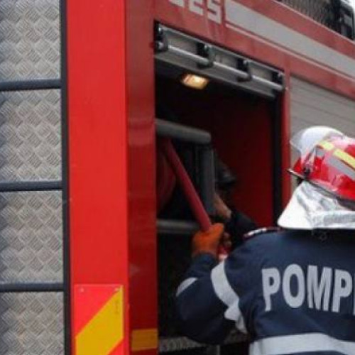 Incendiu puternic la o locuință din Poiana stins de pompieri