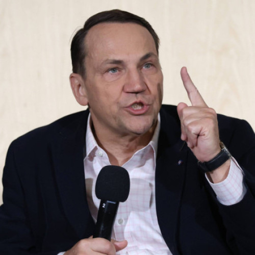 Ministrul polonez avertizează că Polonia ar prefera să mănânce iarbă decât să devină colonie rusă