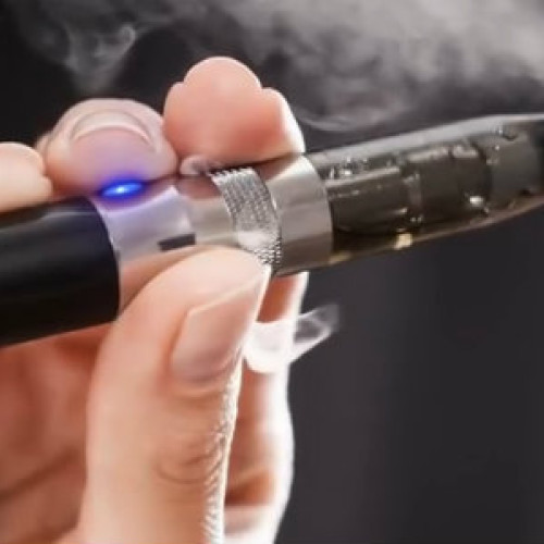 Trei eleve din Iași, la spital după inhalarea vaporilor unei țigări electronice defecte