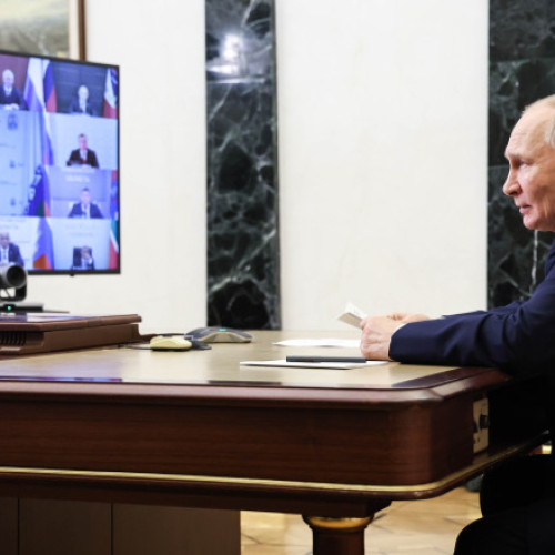 Vladimir Putin ar fi folosit trei birouri aproape identice în diferite locații din Rusia