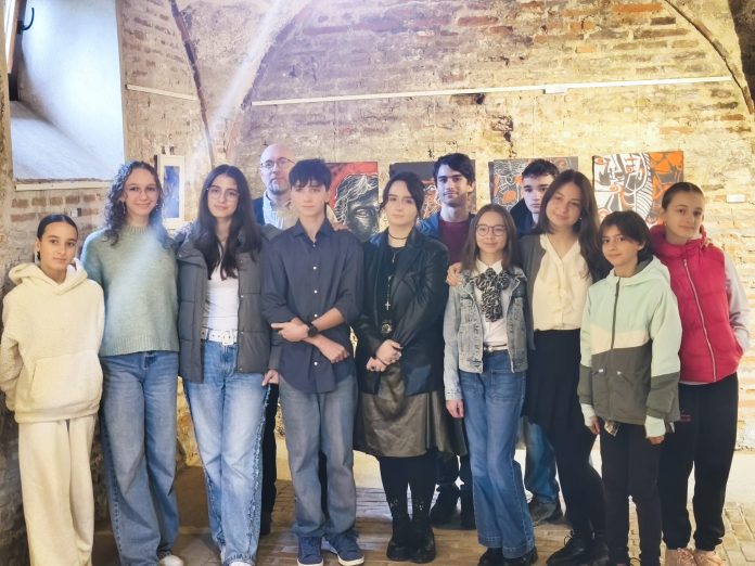 Expoziția „Exerciții de libertate” aduce în prim-plan introspecția și redescoperirea sinelui prin artă