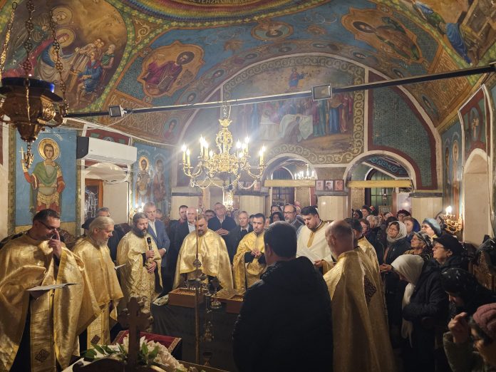 Credincioșii s-au rugat pentru vindecare la biserica Sfântul Nicolae din Atârnați