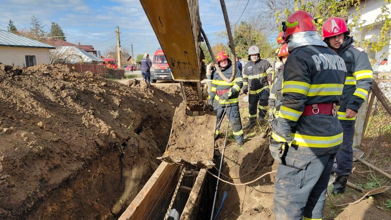 Doi muncitori au murit după surparea unui mal de pământ în Prahova