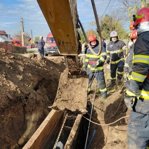 Doi muncitori au murit după surparea unui mal de pământ în Prahova