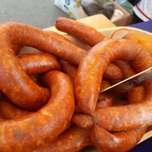 Atelierul de făcut cârnați va fi organizat pentru copii la „D’ale porcului” XII