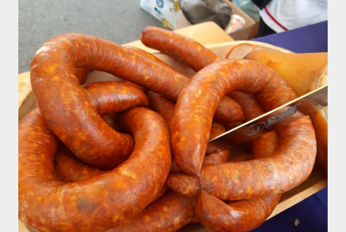 Atelierul de făcut cârnați va fi organizat pentru copii la „D’ale porcului” XII