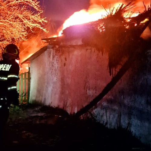 Incendiu la o casă din Hilișeu-Crișan, un bărbat a rămas fără acoperiș