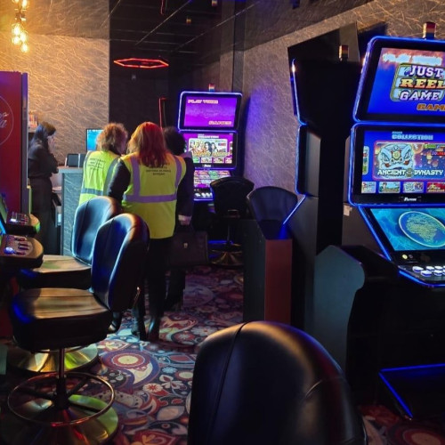 Două aparate slot fără licență descoperite într-un punct de lucru din Botoșani