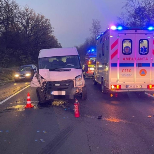 Accident rutier la Priseaca între două autovehicule, doi răniți transportați la spital