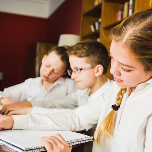 Comisia Europeană anunță sprijin extins prin Erasmus+ pentru 2026