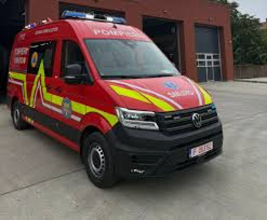 Bărbat rănit după ce a căzut de la etajul trei al unui bloc din Galați