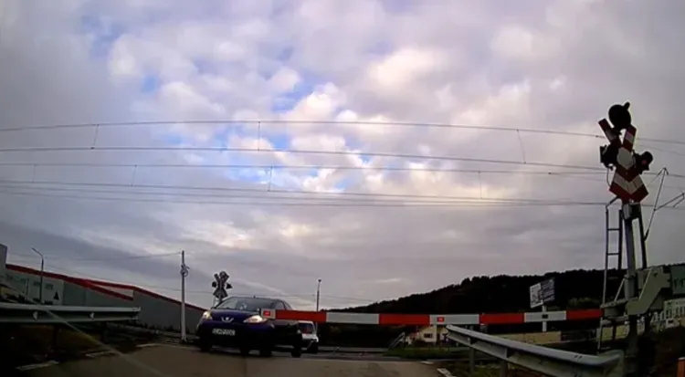 Șofer prins după o lună pentru traversarea ilegală la calea ferată din Jucu de Mijloc